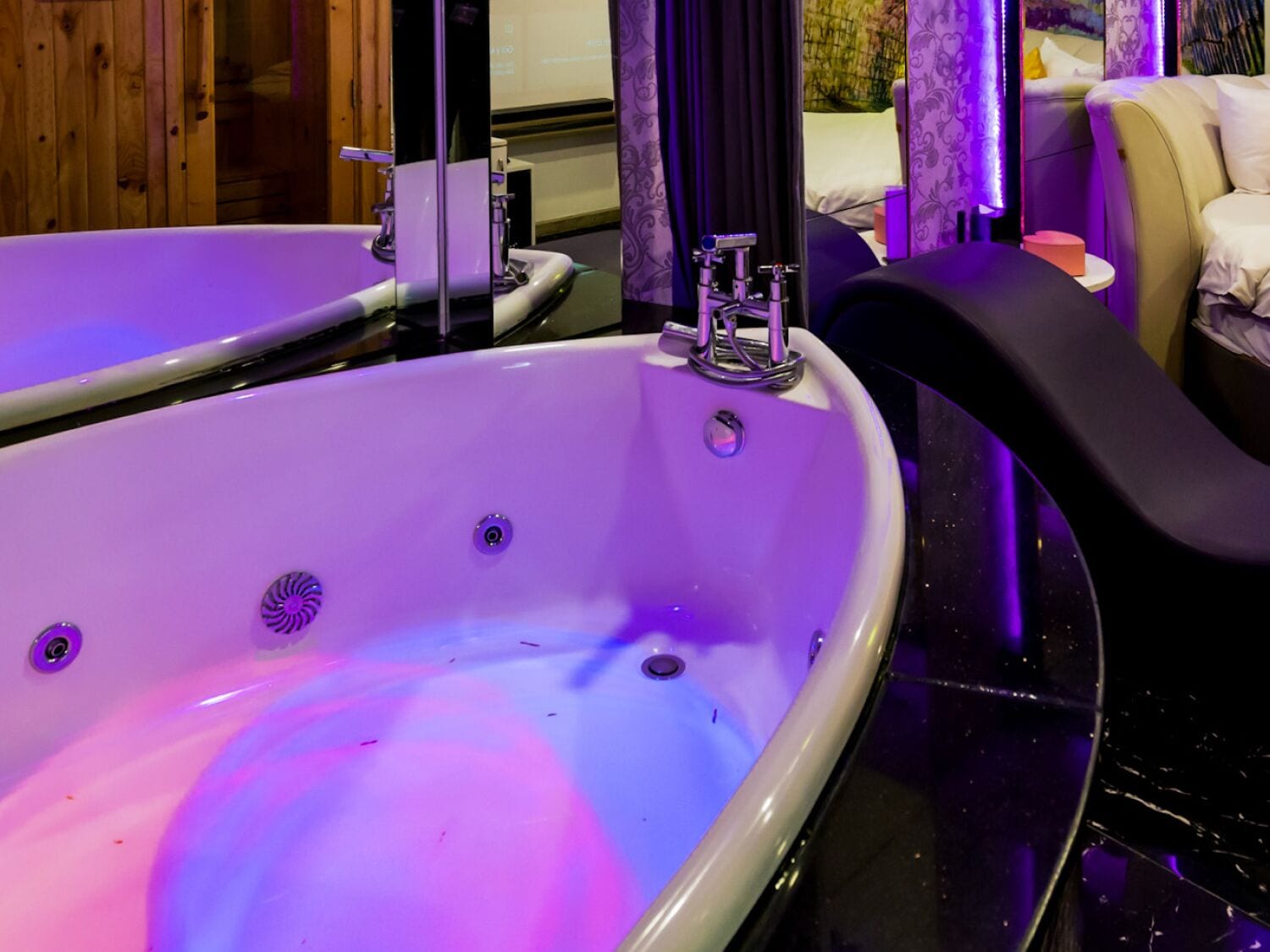 Suite, Sauna | Minibar, desk, soundproofing, free WiFi