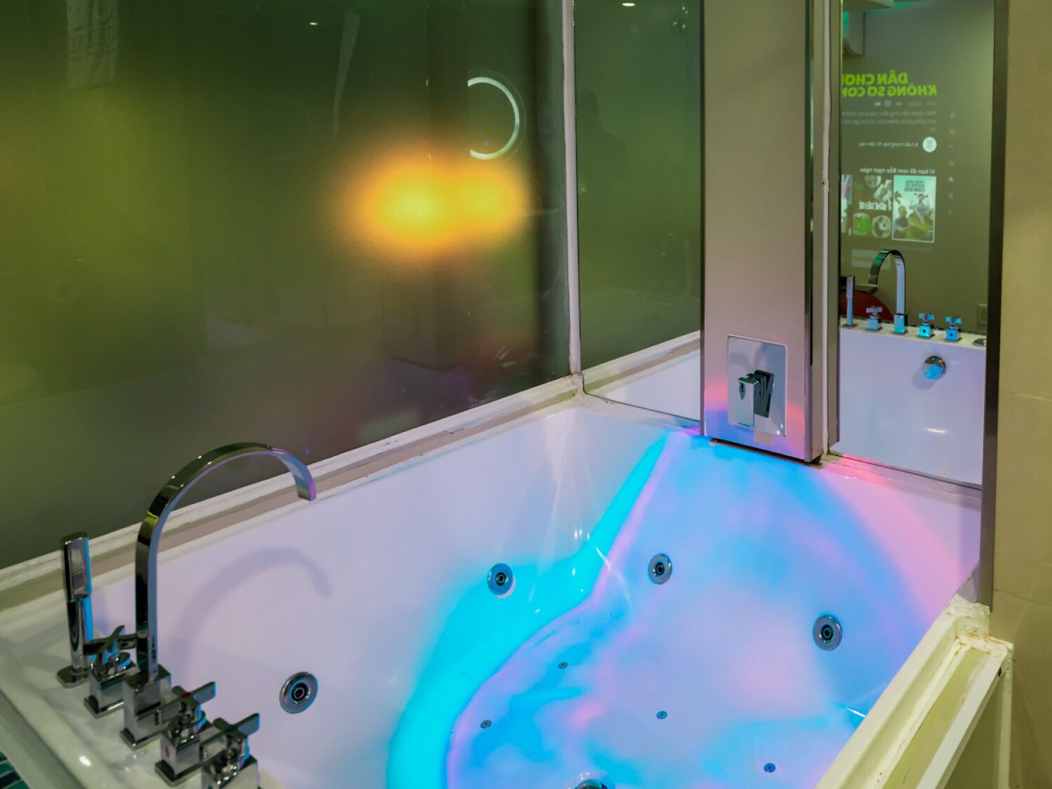 deluxe room, jetted tub | bathroom | free toiletries, hair dryer, slippers, bidet