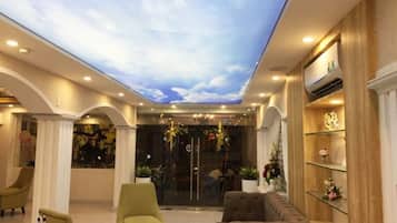 Coin salon dans le hall