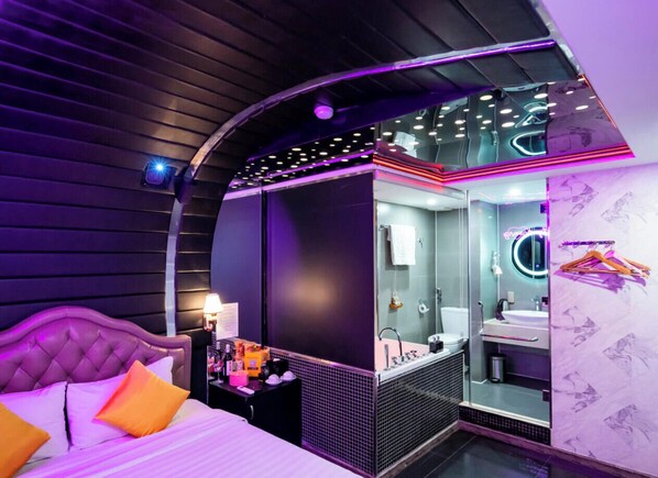 Phòng Deluxe, bồn tắm thủy lực | Minibar, bàn, phòng cách âm, truy cập Internet không dây miễn phí 
