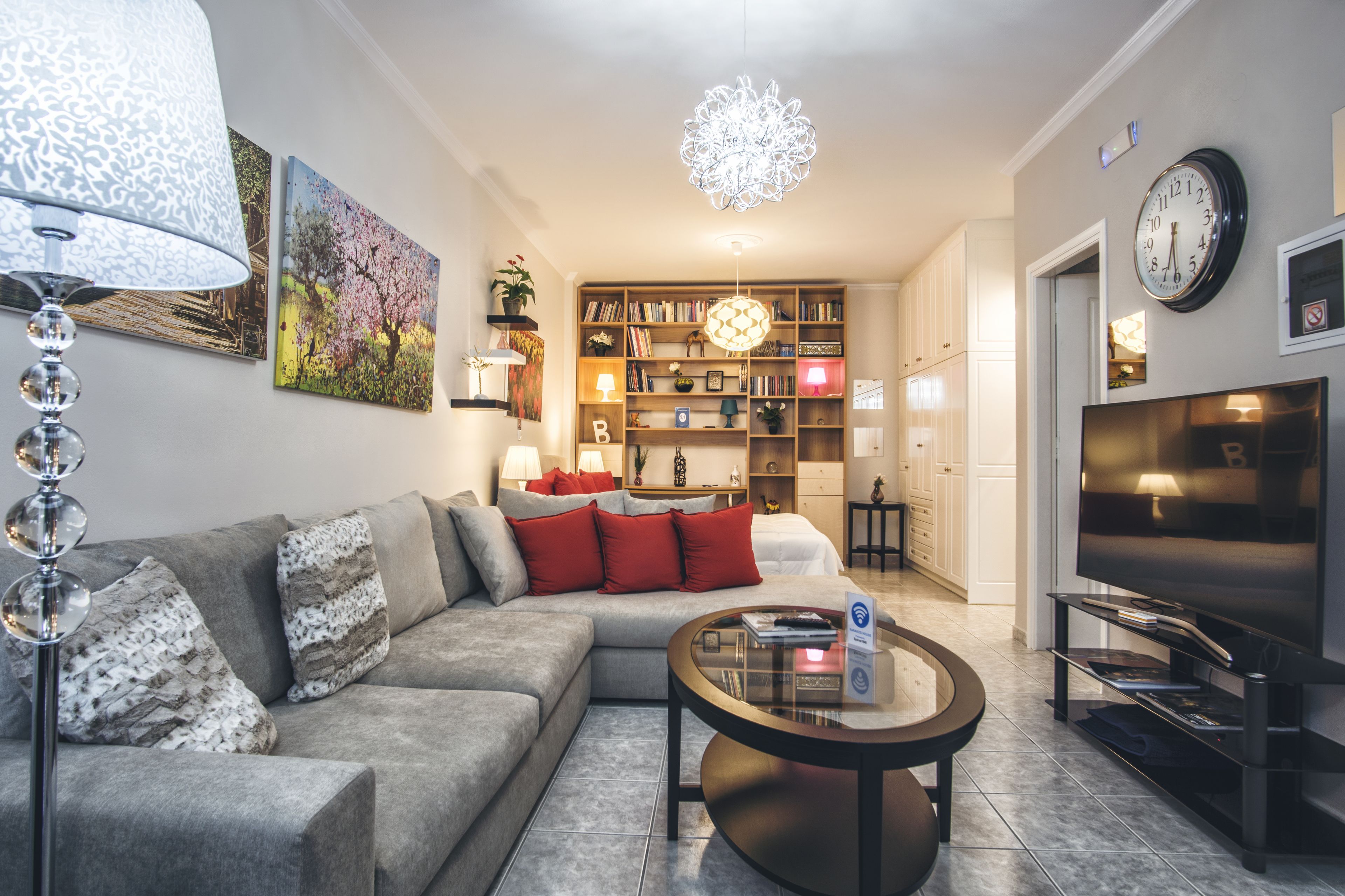 Caja de seguridad en la habitación y escritorio 