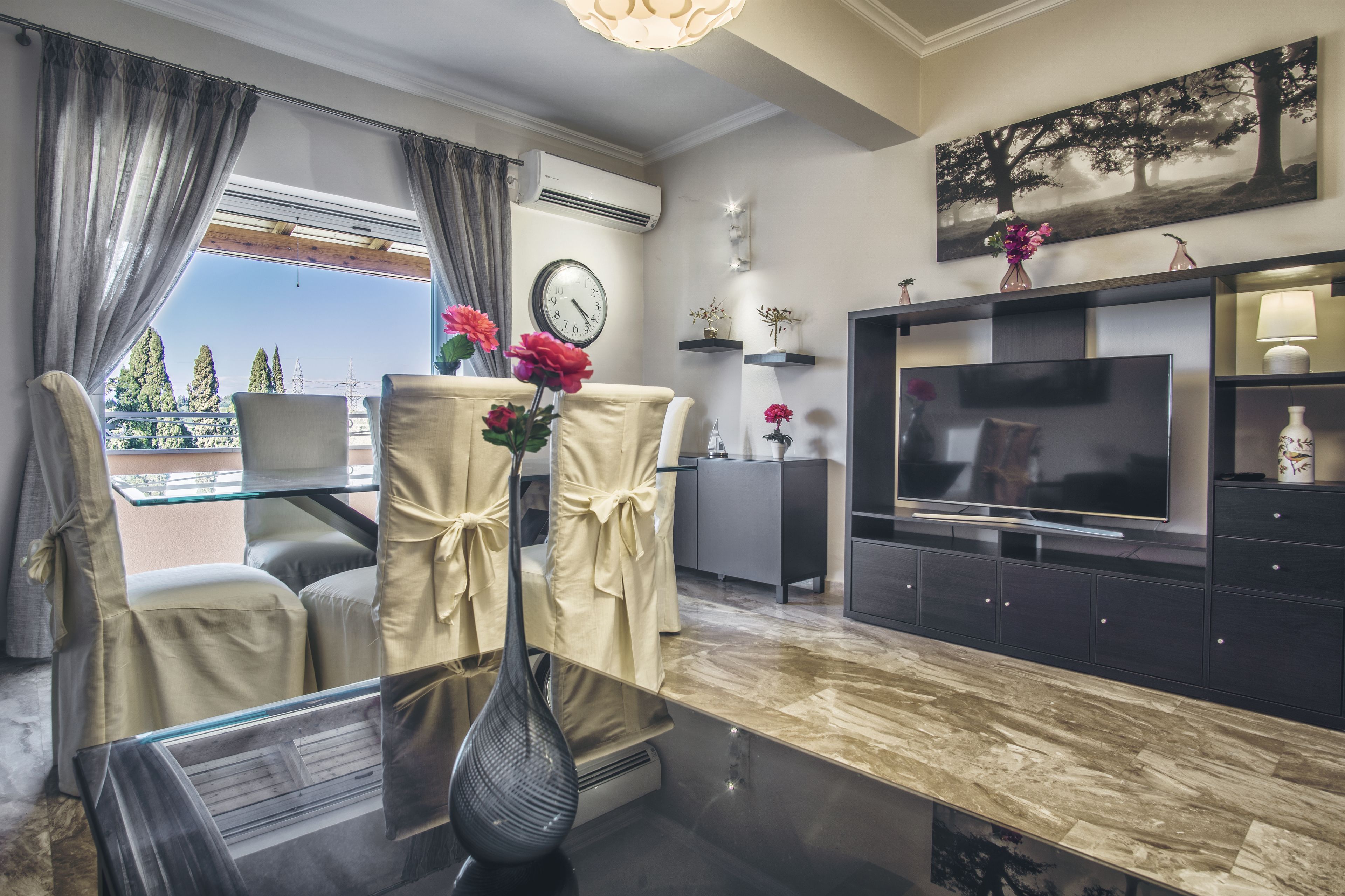 Luxury Maisonette with Private Yard and Balconies | Salle de séjour