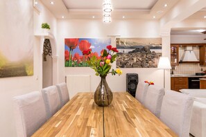 Superior Apartment with two Balconies | In-room dining