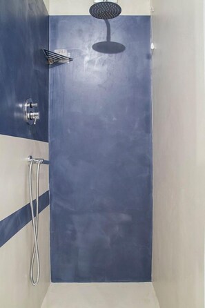Double Room (Ravello) | Bathroom shower