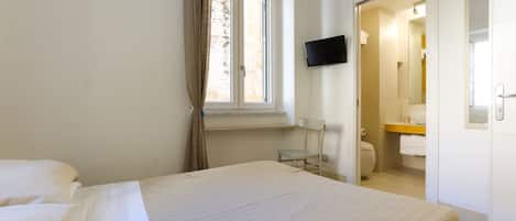 Classic Double Room (Positano) | Premium bedding, desk, iron/ironing board, free WiFi