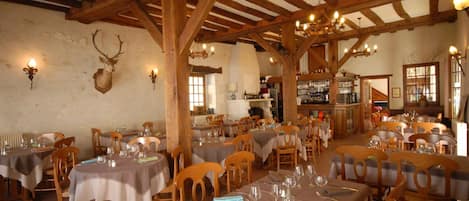 Lunch and dinner served, local cuisine