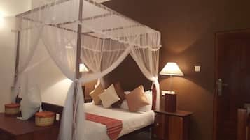 Desk, rollaway beds, free WiFi