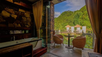 Signature-Zimmer, 1 Schlafzimmer, Balkon, Bergblick | Terrasse/Patio