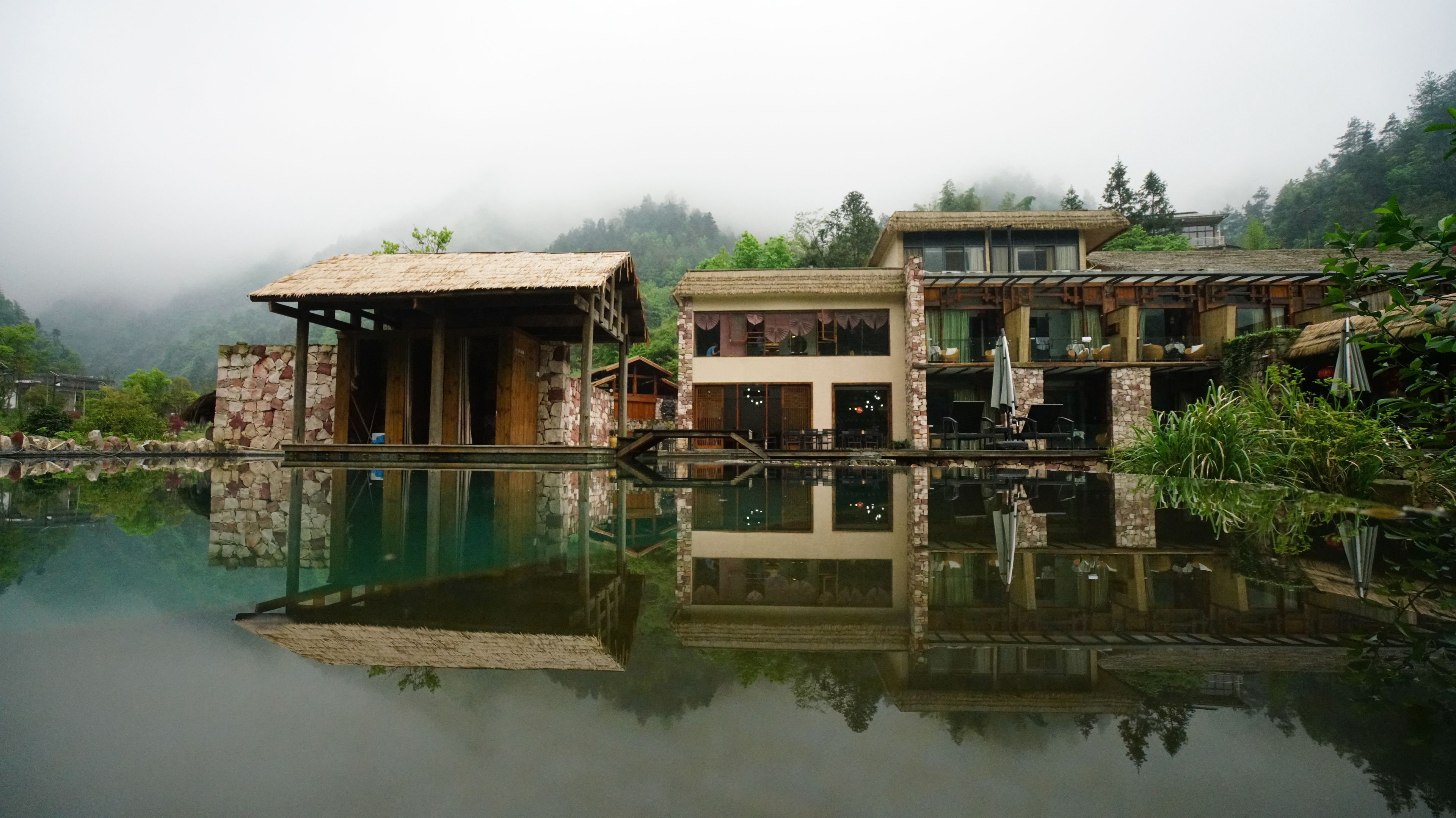 2 outdoor pools, a rooftop pool, free pool cabanas, pool umbrellas