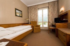 Minibar, free WiFi, bed sheets - Kurhotel Alpina (Bad Reichenhall)