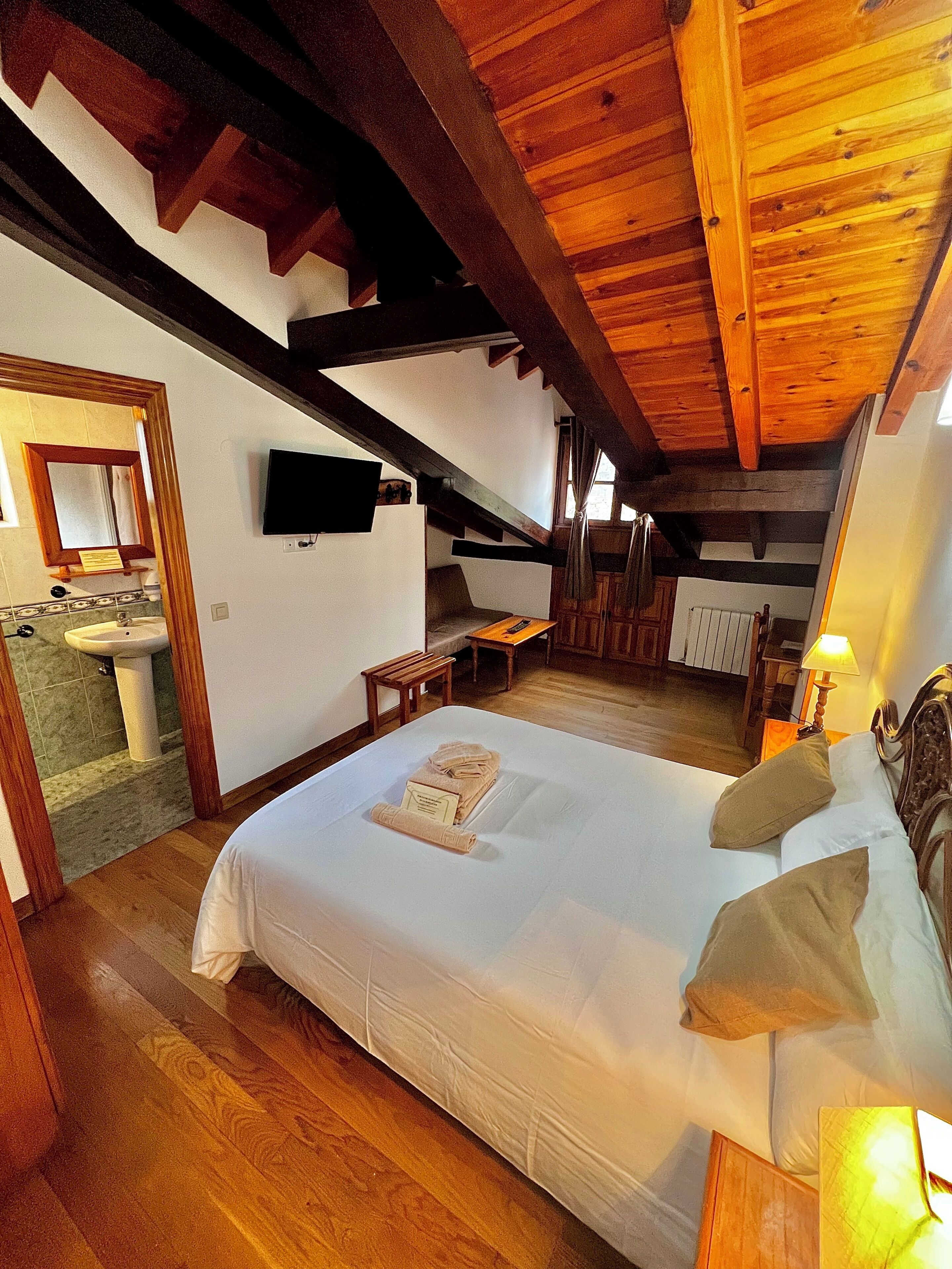 ファミリー トリプルルーム | セーフティボックス (室内)、デスク、WiFi (無料)、ベッドシーツ