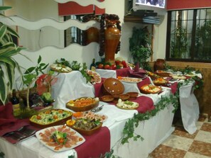 Daily continental breakfast (EUR 1.80 per person) - Hostal La Campa (Chiclana de la Frontera)