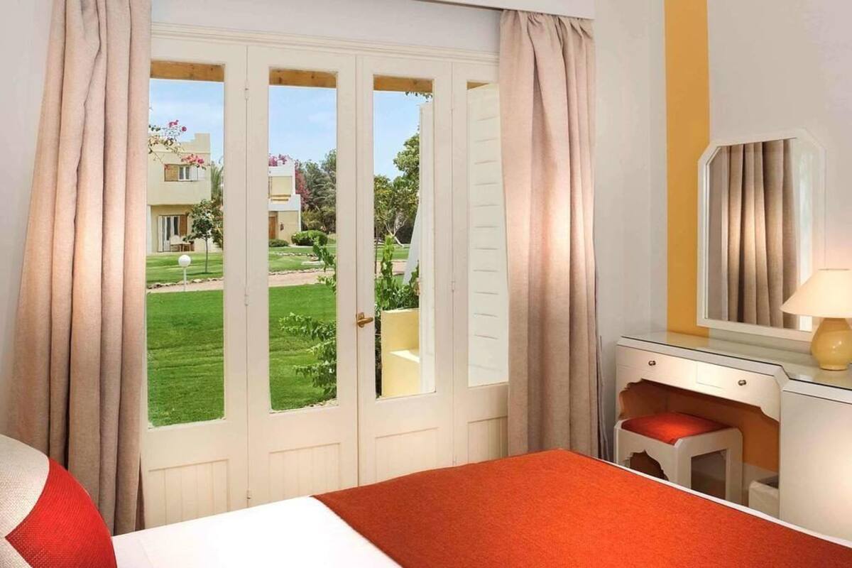 Standard Twin Room, Garden View  | 迷你吧、客房內保險箱、熨斗/熨衣板