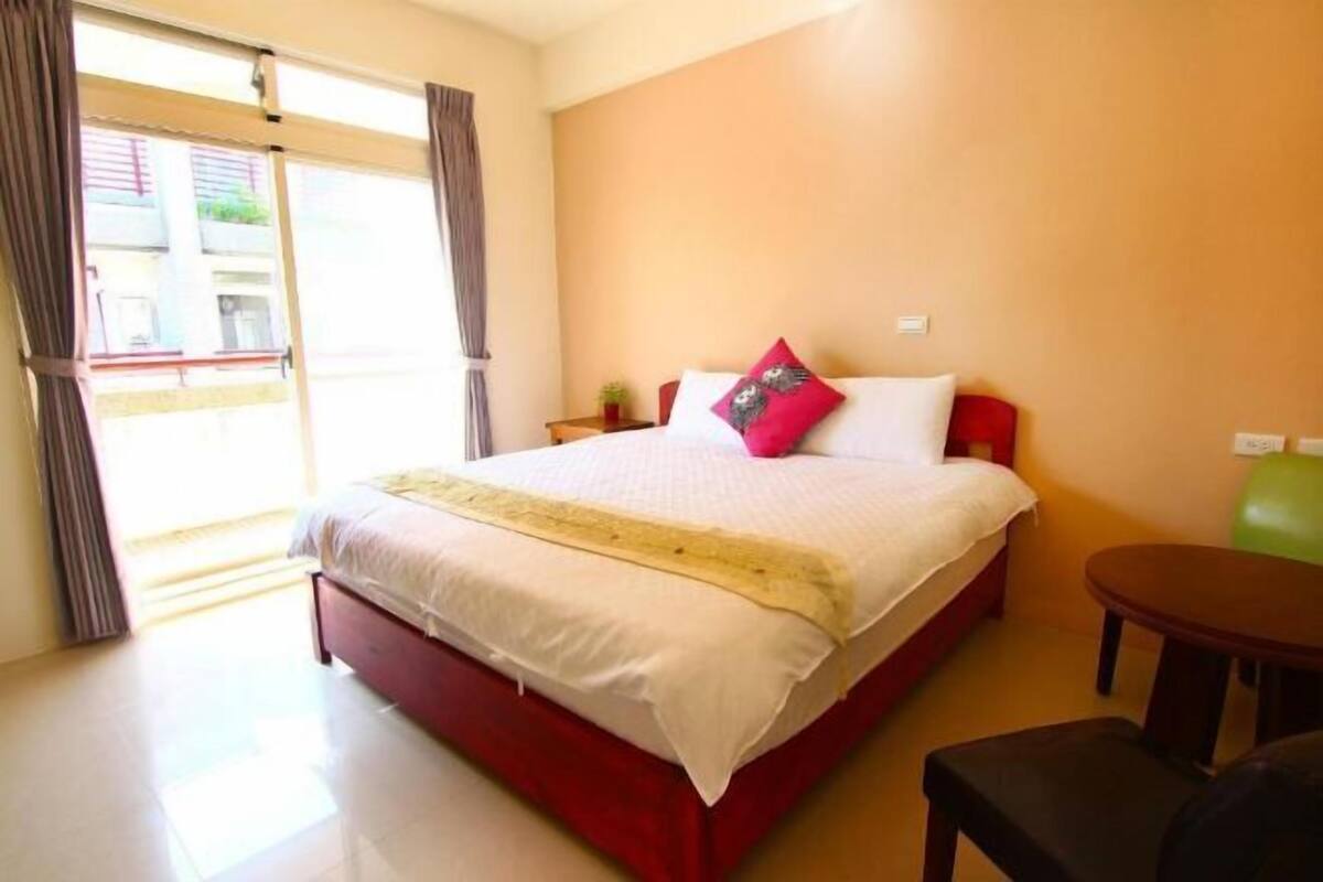 Blackout curtains, soundproofing, rollaway beds, free WiFi