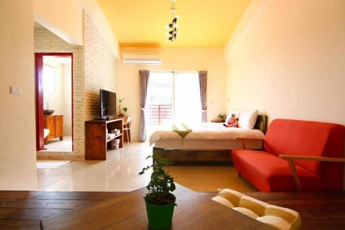 Blackout drapes, soundproofing, rollaway beds, free WiFi