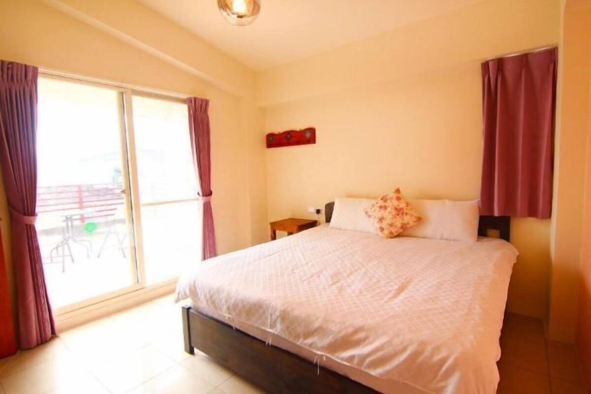 Blackout drapes, soundproofing, rollaway beds, free WiFi