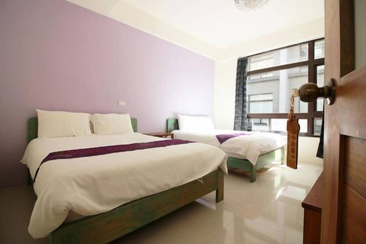 Blackout drapes, soundproofing, rollaway beds, free WiFi