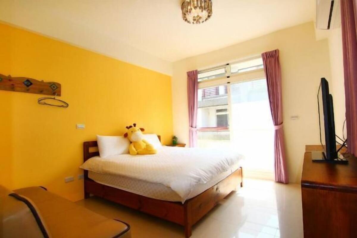 Blackout drapes, soundproofing, rollaway beds, free WiFi