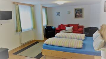 Basic Double Room, 1 Queen Bed | Desk, free WiFi, bed sheets
