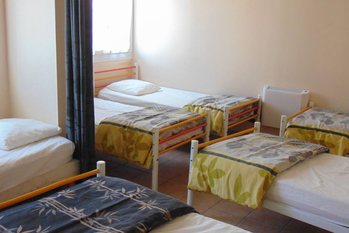 Habitación familiar, para no fumadores (6 Personnes) | Cortinas blackout, cunas gratuitas, wifi gratis y ropa de cama
