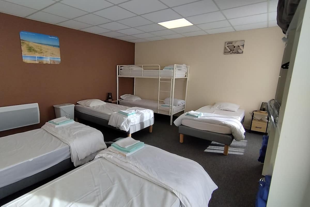 Familienzimmer, Nichtraucher (6 Personnes) | Verdunkelungsvorhänge, kostenlose Babybetten, kostenloses WLAN