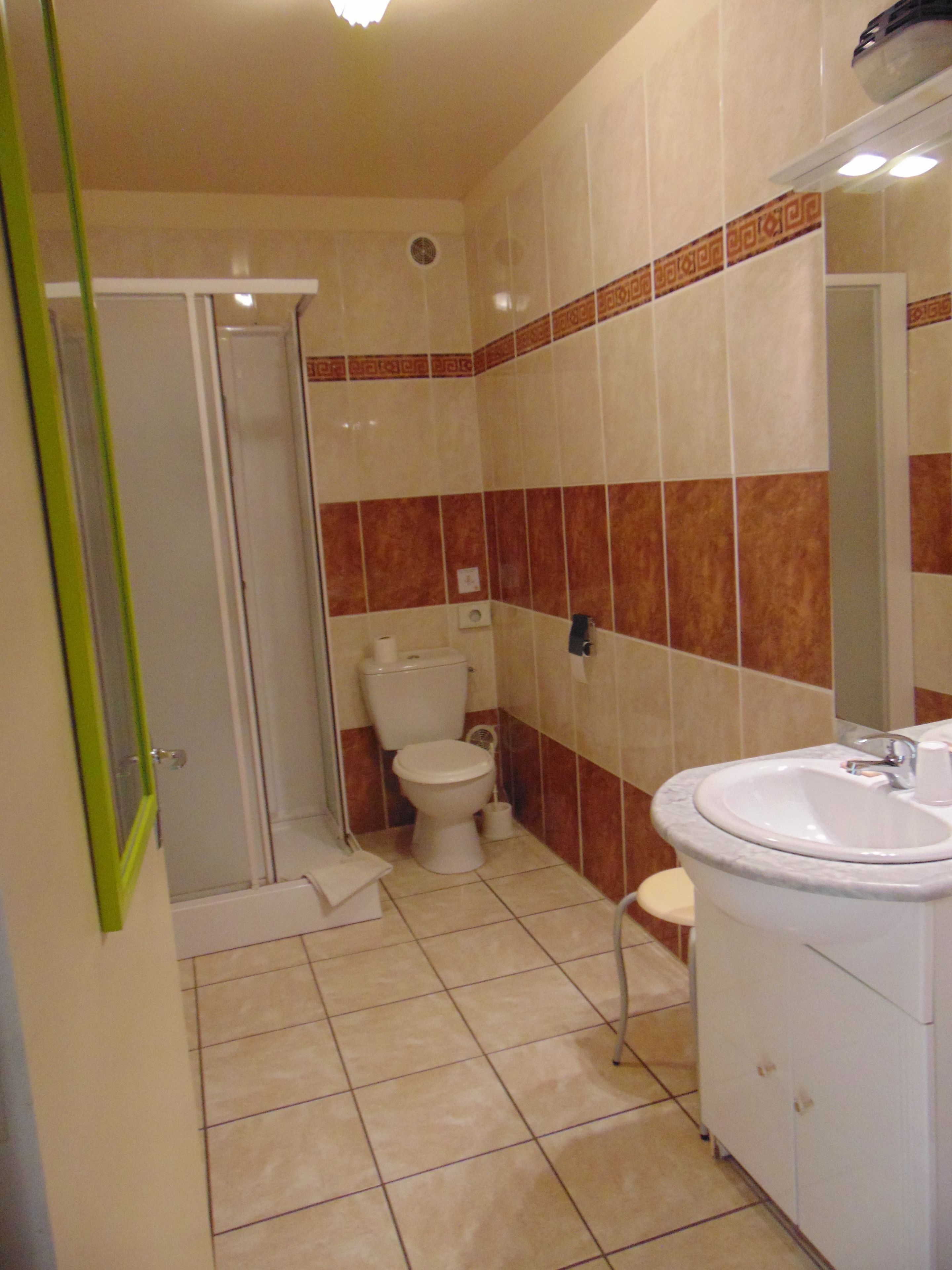 quadruple room, non smoking | bathroom | shower, hair dryer