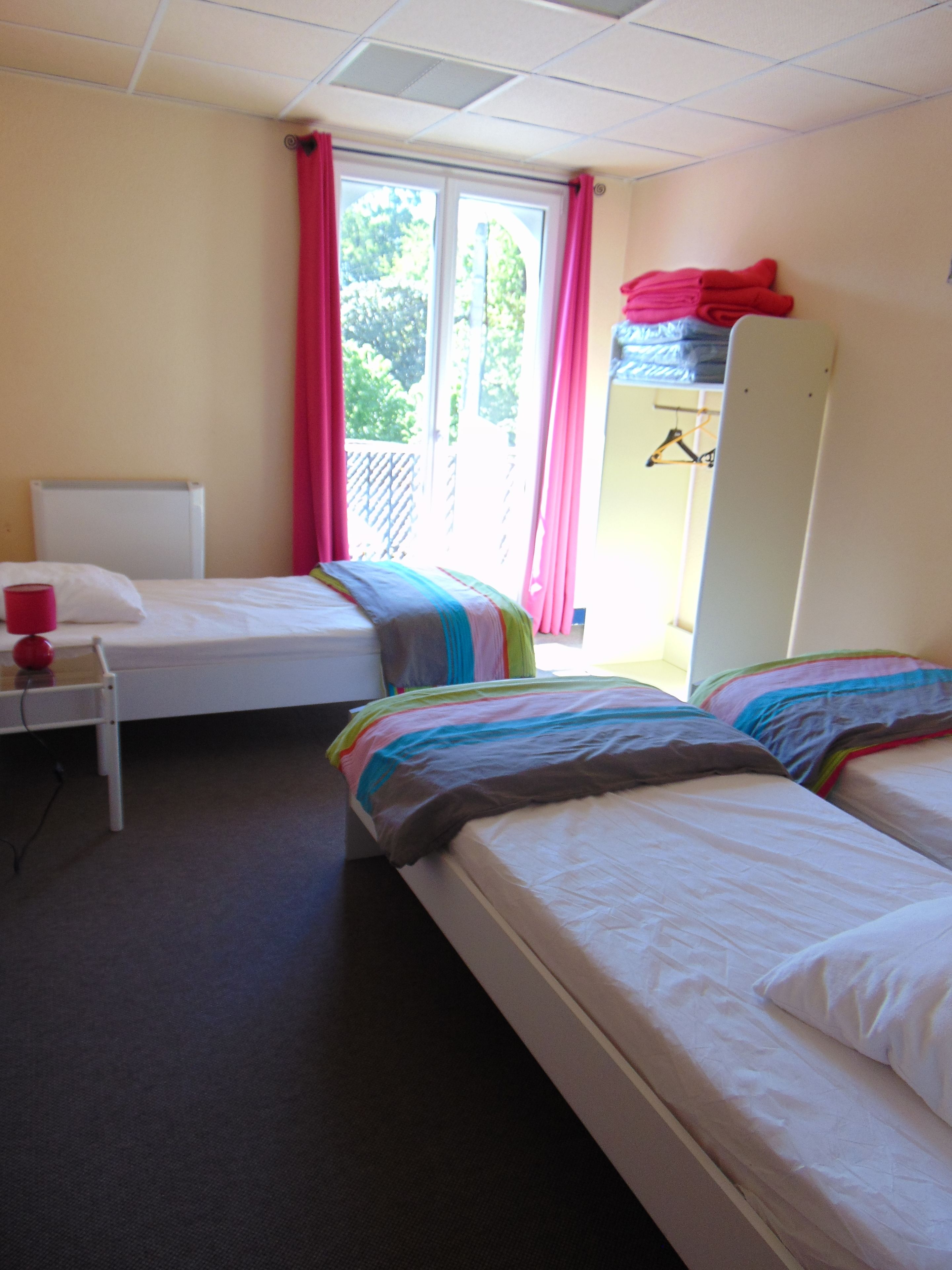 triple room, non smoking | blackout curtains, free cots/infant beds, free wifi, bed sheets