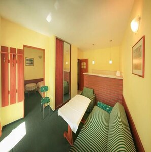 Soundproofing, wired Internet, bed sheets