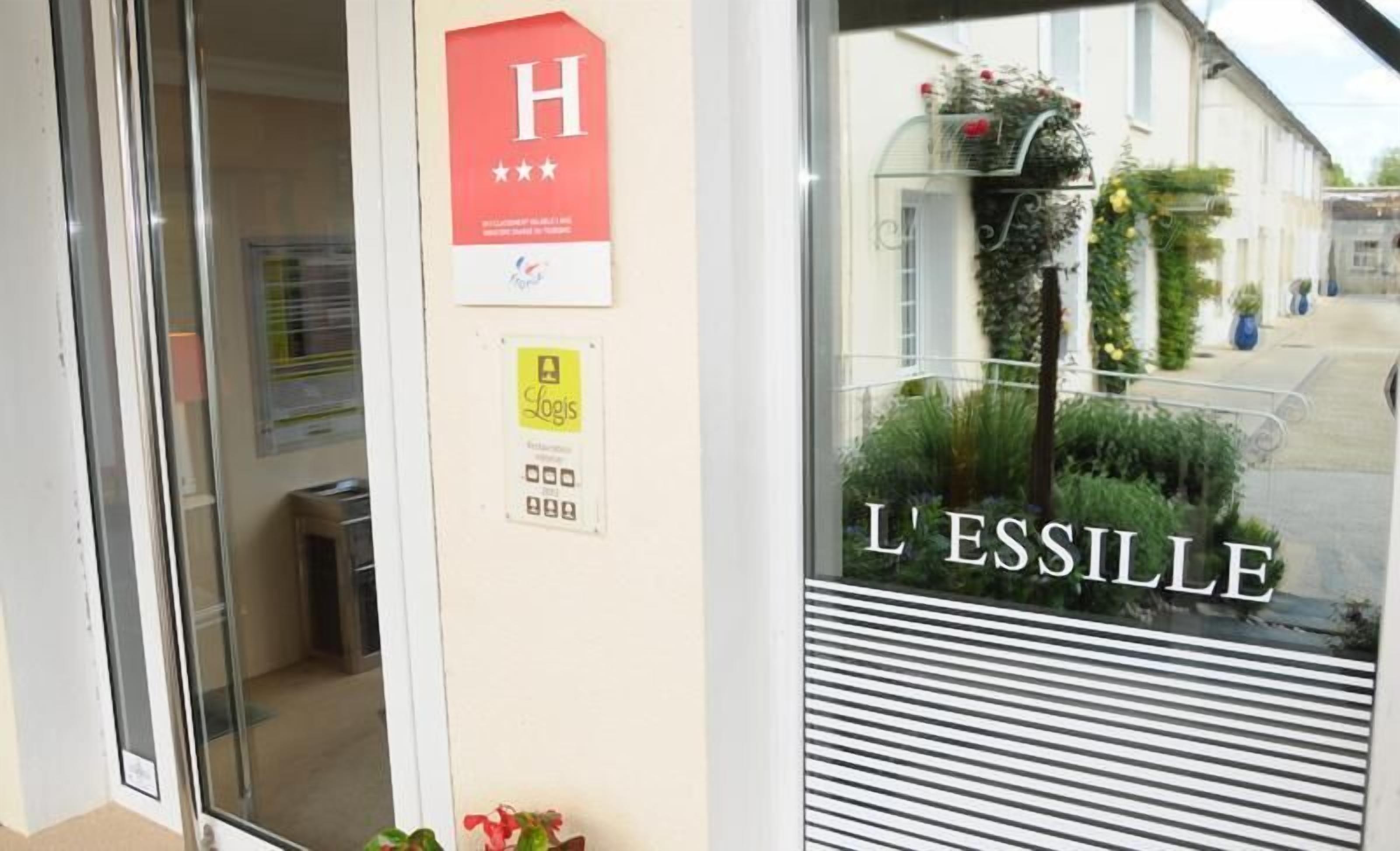 standard room | 1 bedroom, individually decorated, blackout curtains, iron/ironing board