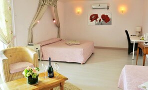 Quarto casal superior, sacada | Individualmente decorados, cortinas blackout