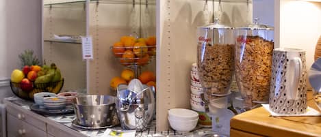 Frukostbuffé varje dag (EUR 14 per person)