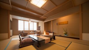 A traditional Japanese-style room with tatami flooring, a low table, and a sofa. - Yama no Yado Shimofujiya (Nasushiobara)