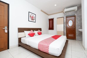 Deluxe Double Room | Desk, free WiFi, bed sheets