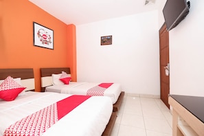 Deluxe Twin Room | Desk, free WiFi, bed sheets - OYO 1251 Residence 8 (Semarang)