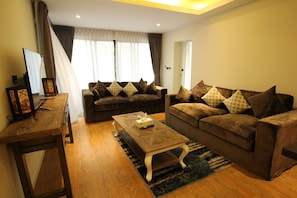 Villa 3 (Partial Seaviews on Roadside) | Living room