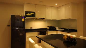 Villa 3 (Partial Seaviews on Roadside) | Private kitchen