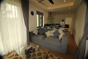 Villa 4 (Partial Seaviews and Roadside) | Living room