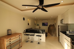 Villa 2 (Pool and Seaviews) | Private kitchen | Fridge, electric kettle, rice cooker - Baan Seaview Hoilday Villas (Koh Samui)