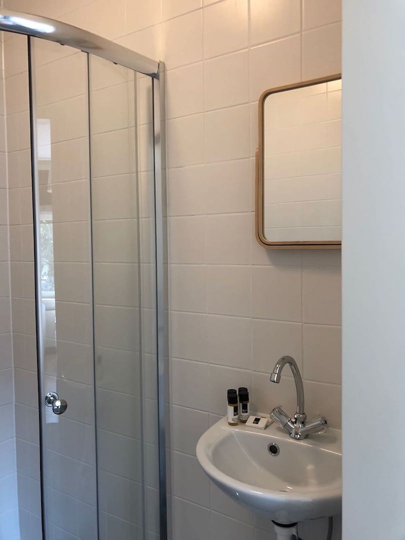 Estudio (C1) | Ducha del cuarto de baño