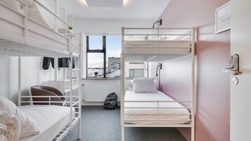 Yhteismajoitus, sekamajoitus (4 Beds) | Pimennysverhot, ilmainen Wi-Fi, vuodevaatteet