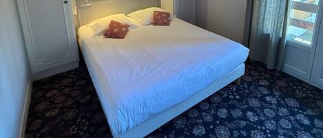 Habitación doble clásica, balcón | Wifi gratis