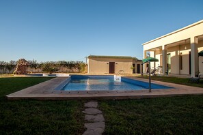 Piscina coberta i piscina a l'aire lliure