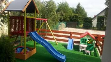 Children’s play area – outdoor