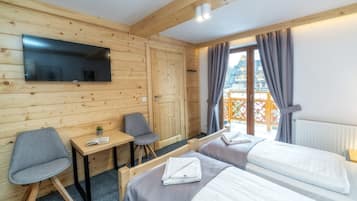3 bedrooms, desk, soundproofing, free WiFi