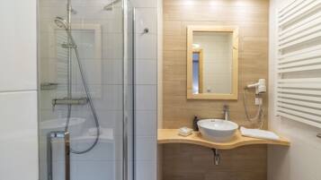 Double or Twin Room | Bathroom | Towels