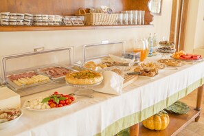 Bao gồm bữa sáng buffet hàng ngày