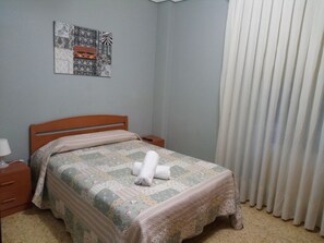 Double Room, Shared Bathroom | Desk, free WiFi