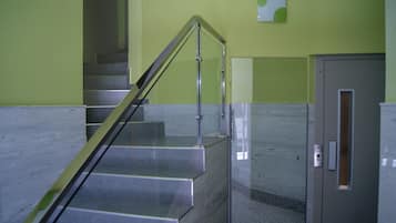 公寓, 3 间卧室, 双浴室 | 起居区 | 平板电视