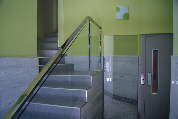 Apartment, 3 Bedrooms, 2 Bathrooms | Living area | Flat-screen TV - Pensión Calfred II (Logroño)