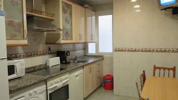 Appartement, 3 chambres, 2 salles de bains | Cuisine privée